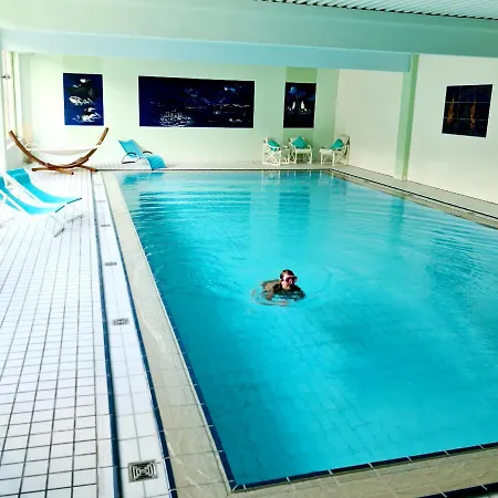 Отель Schwarzwaldparkhotel Лёффинген