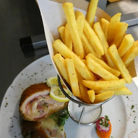 Отель Schwarzwaldparkhotel Лёффинген